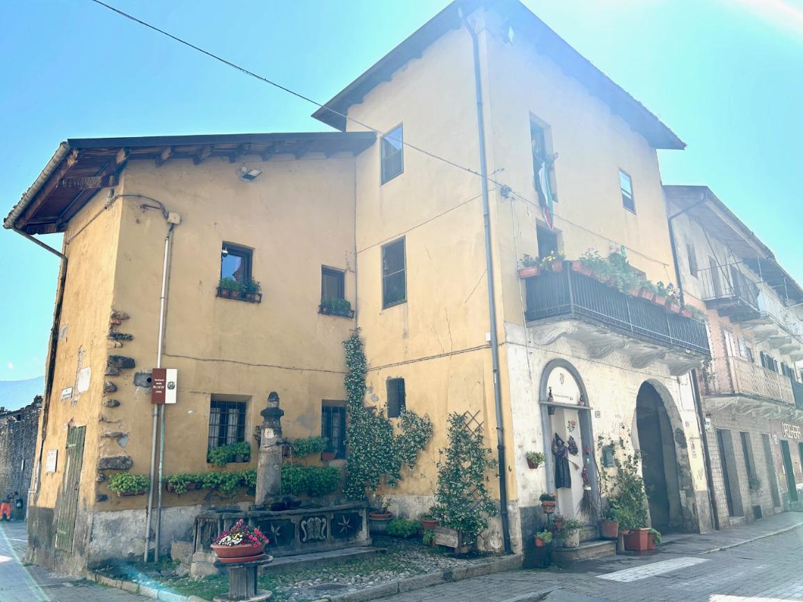 CASA SEMINDIPENDENTE NEL CUORE DEL CENTRO STORICO