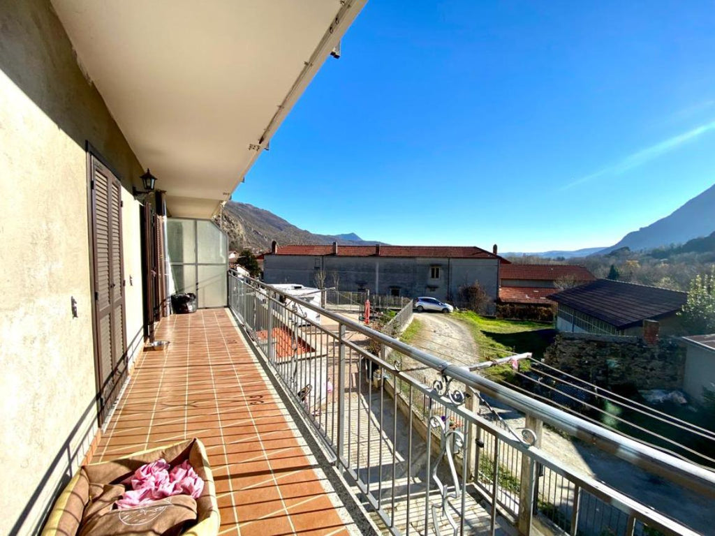 CASA SEMINDIPENDENTE COMPLETAMENTE RISTRUTTURATA