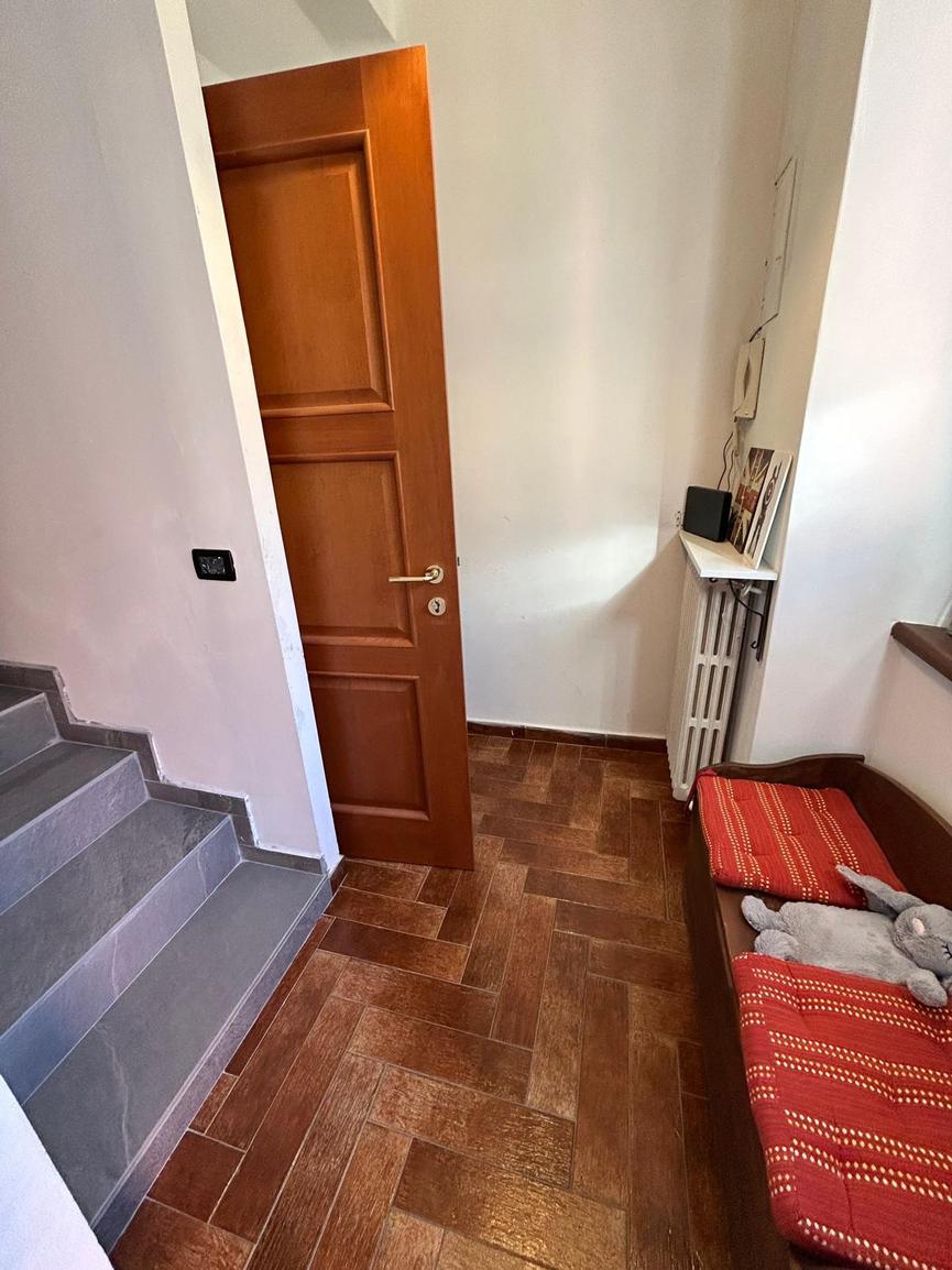 VILLA SU TRE LATI  A SANT'AMBROGIO