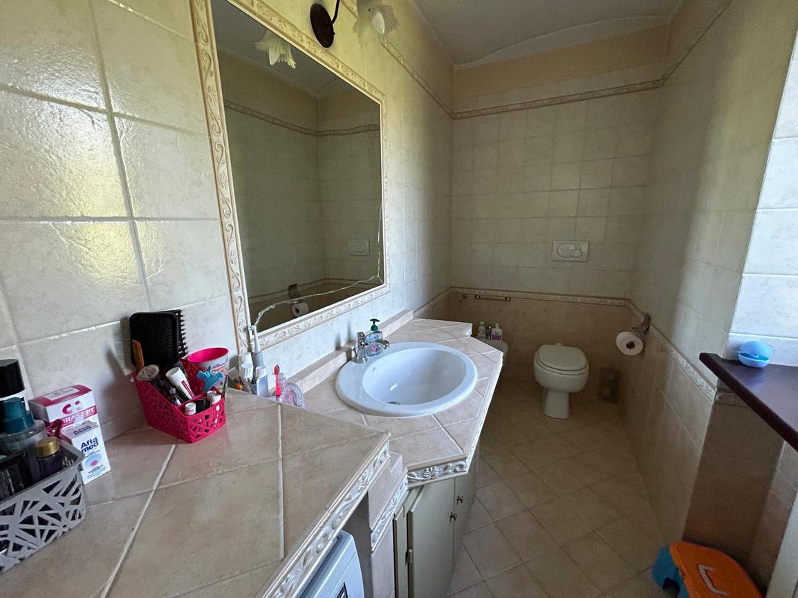 VILLA SU TRE LATI  A SANT'AMBROGIO