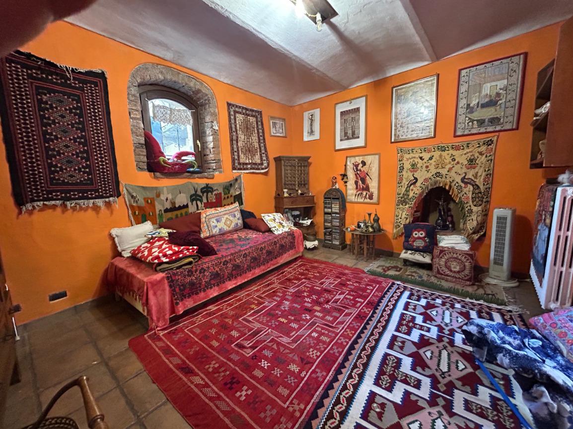 CASA SEMINDIPENDENTE NEL CUORE DEL CENTRO STORICO