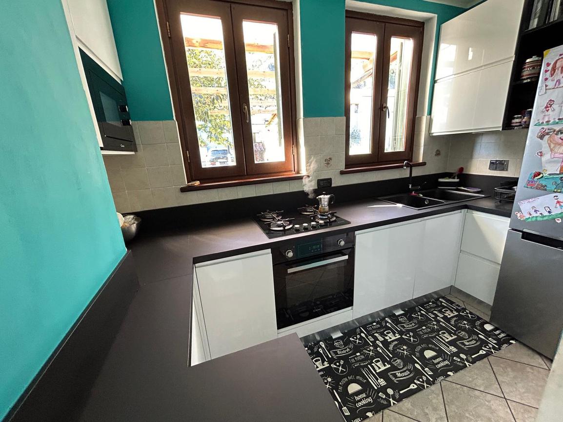 VILLA SU TRE LATI  A SANT'AMBROGIO