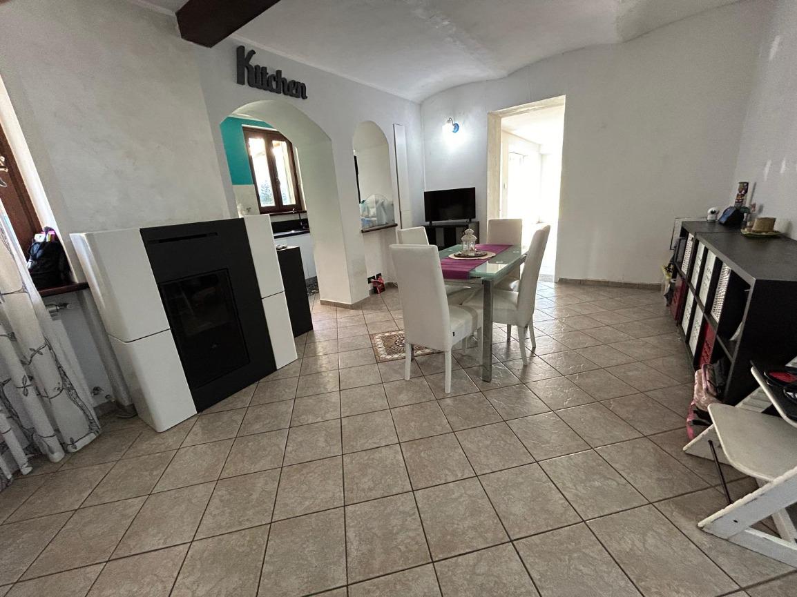 VILLA SU TRE LATI  A SANT'AMBROGIO