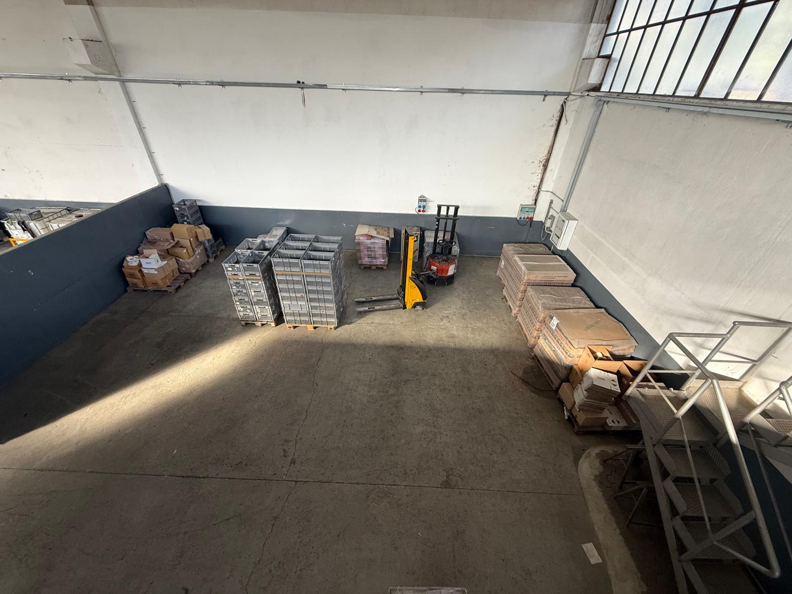 CAPANNONE INDUSTRIALE / ARTIGIANALE – 652 MQ CON AREA ESTERNA