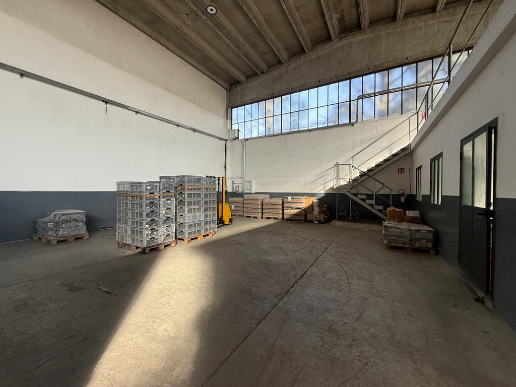 CAPANNONE INDUSTRIALE / ARTIGIANALE – 652 MQ CON AREA ESTERNA